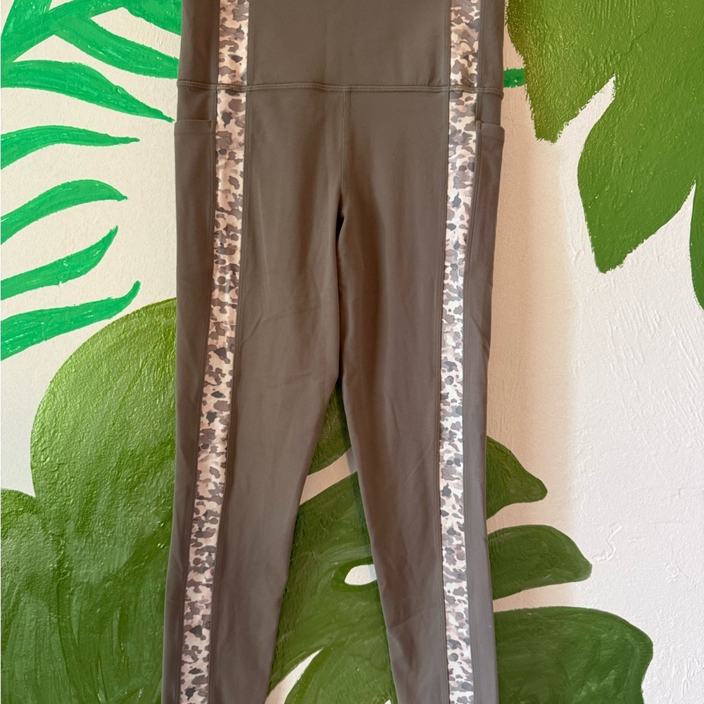 Athleta Salutation Stash Pocket II Camo-Trim High-Waist Leggings Small